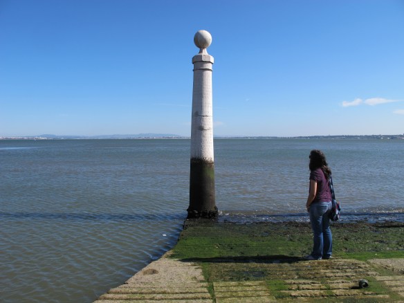 Column at Parca do Comercio (Canon G12)