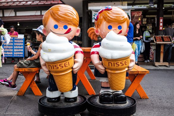 Kegon Falls: ice cream shop